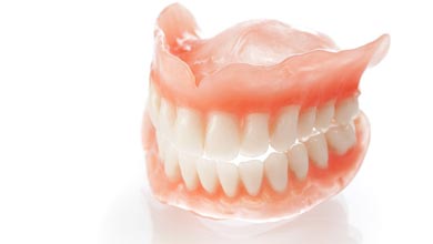 چگونه سلامت دندان‌های مصنوعی را حفظ کنیم؟