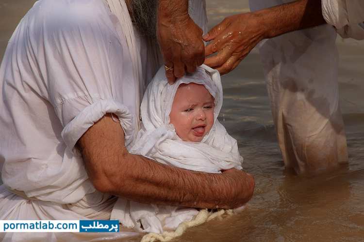 مراسم غسل تعمید فرقه مَنْدائیان در رودخانه کارون