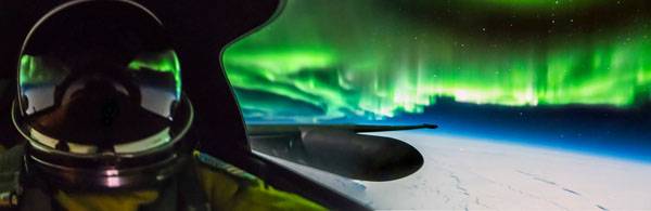 شفق های قطبی از اتاقک خلبان