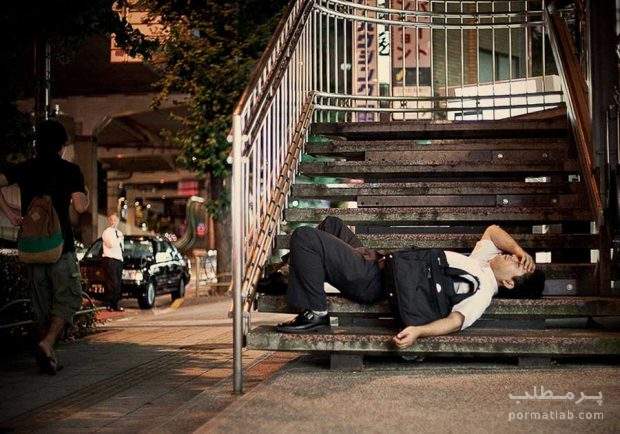 خواب کارمندان ژاپنی در مکان های عمومی - پرمطلب