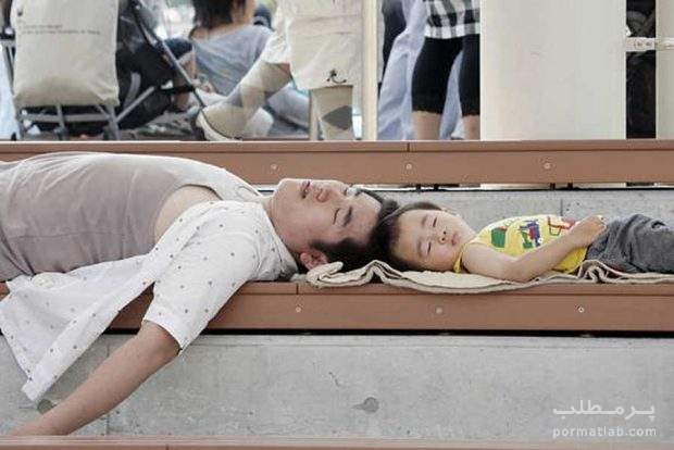 خواب کارمندان ژاپنی در مکان های عمومی