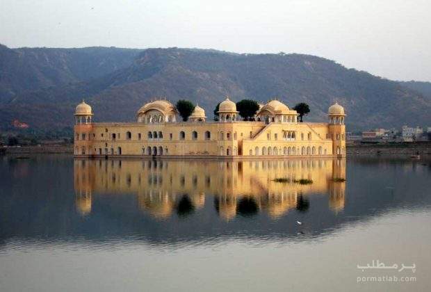 بنایی عجیب و فرو رفته در آب، کاخ جال محل در هند
