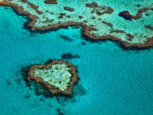 جزایر و پهنه‌های آبی به شکل قلب سمبل عشق